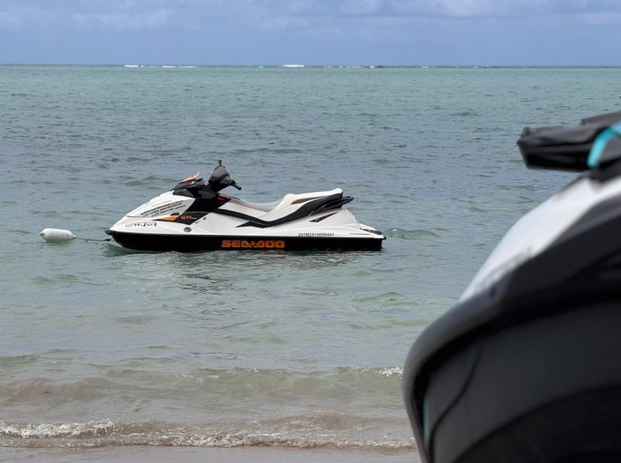 Fiscalização apreende jetski utilizado irregularmente na orla de Pajuçara