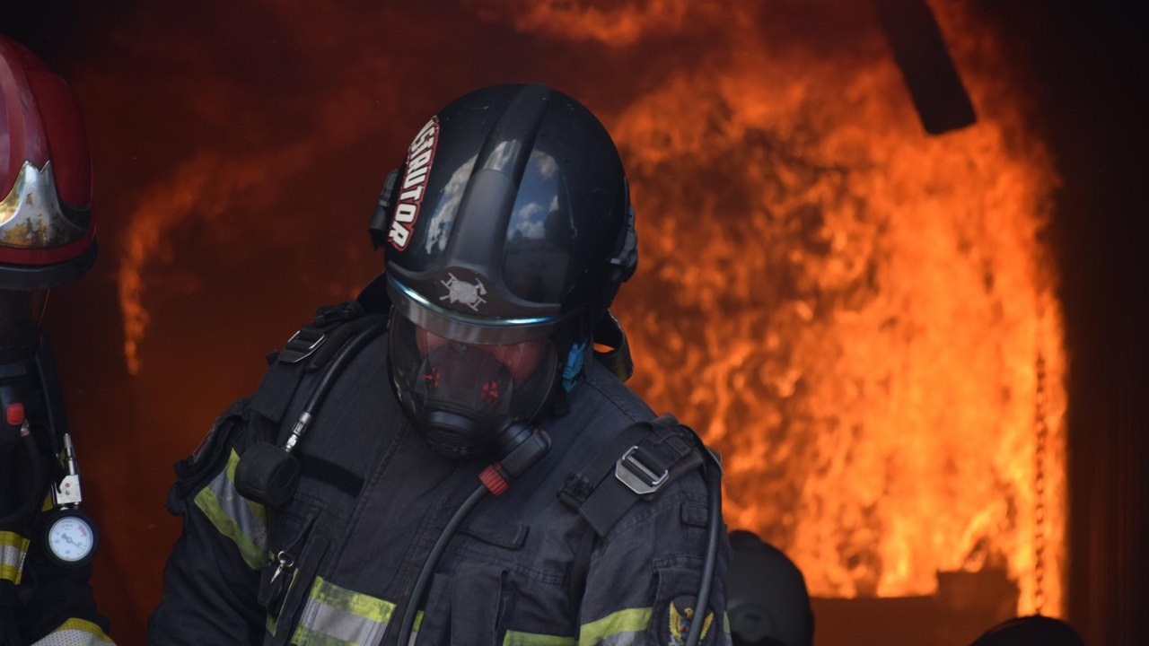 Corpo de Bombeiros controla incêndio em apartamento no bairro Antares