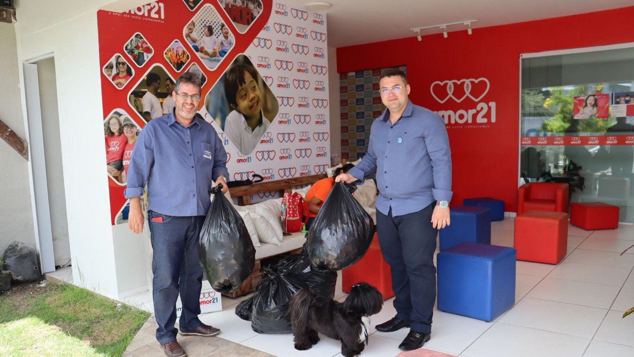 Solidariedade: Casal entrega novo lote de tampinhas ao Instituto Amor 21