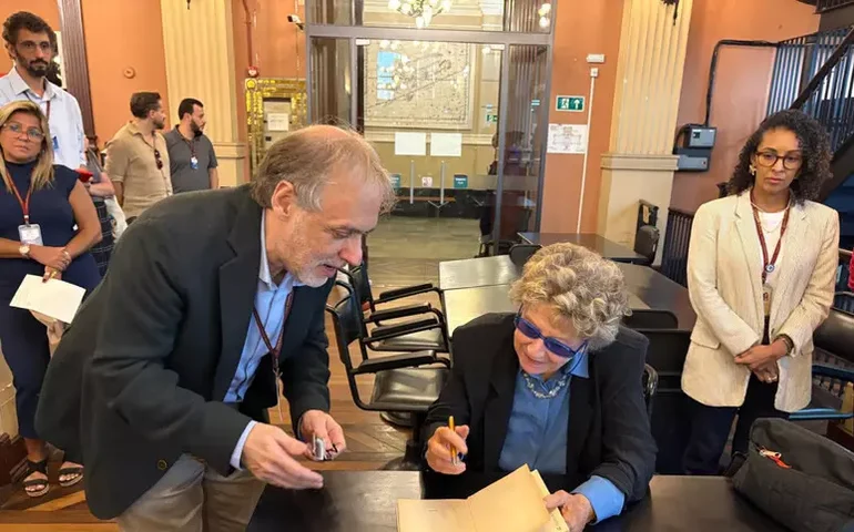 Escritora Dacia Maraini diz que 'Itália está em retrocesso'