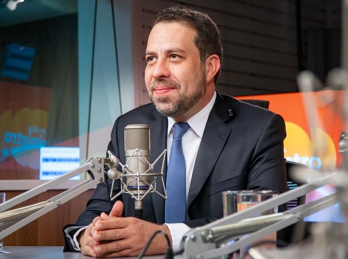 Guilherme Boulos: “Defender a família é defender o fim da escala 6x1. Tempo para ficar com a família”