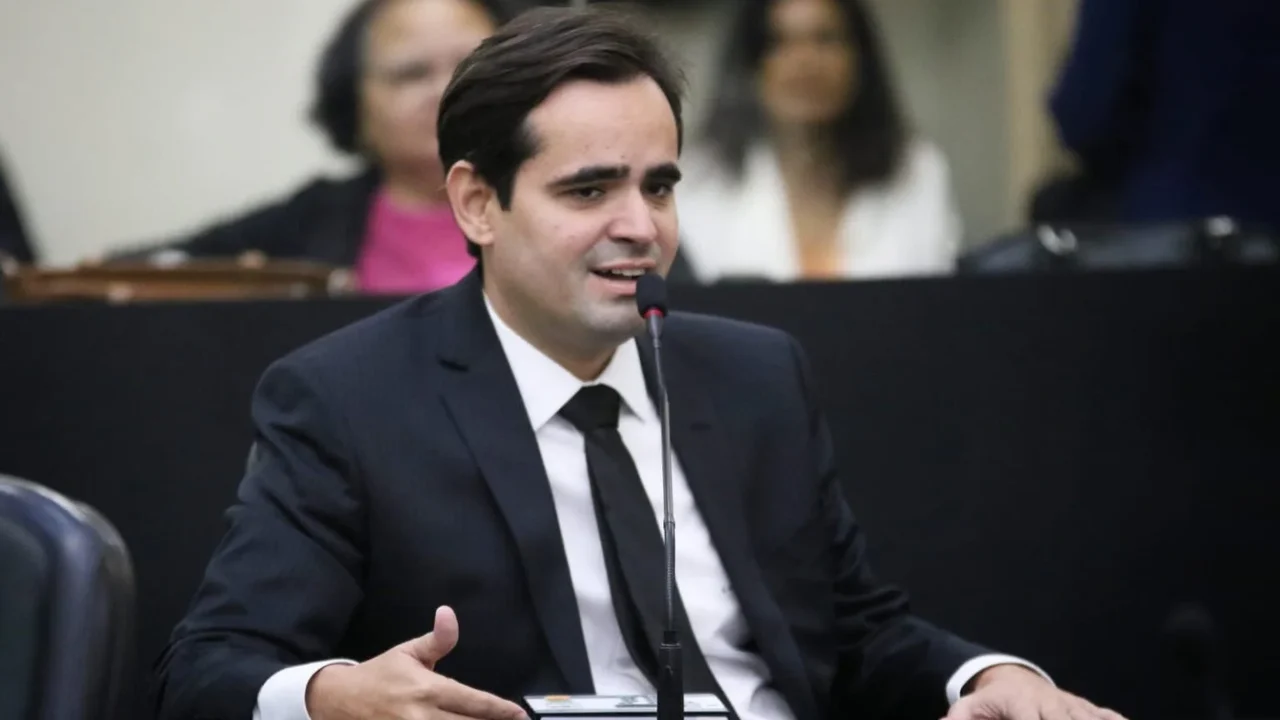 Fechamento de estacionamentos na orla de Maceió gera transtornos e provoca reação de deputado