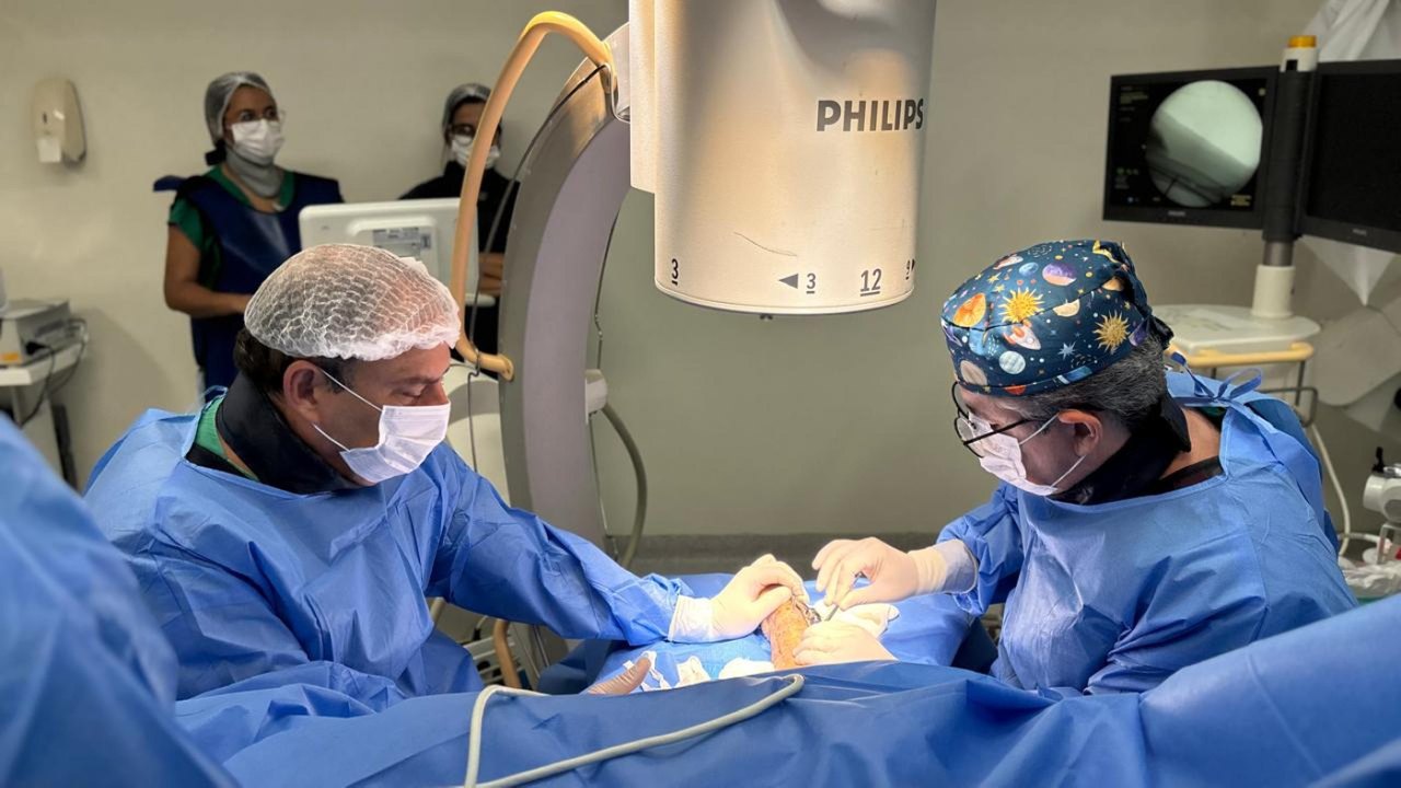 Paciente passa por cirurgia no Hospital Metropolitano de Alagoas e preserva movimentos da mão