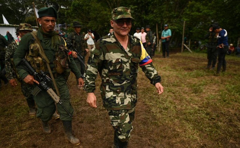 Comandante da principal dissidência das Farc abandona negociações de paz na Colômbia