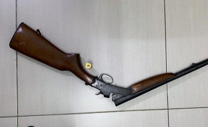 Suspeito teria usado uma espingarda calibre 12