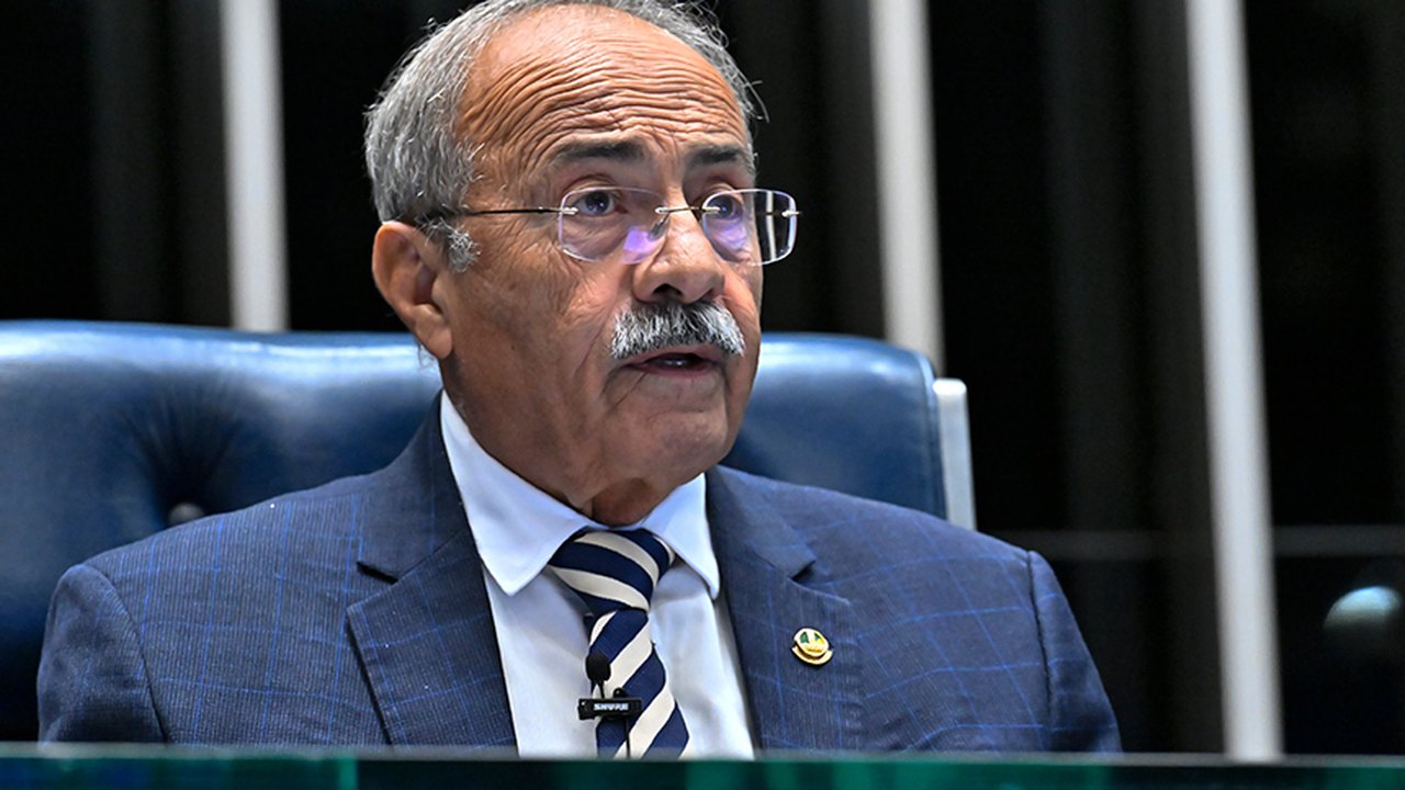 Chico Rodrigues anuncia voto favorável ao fim da escala 6x1