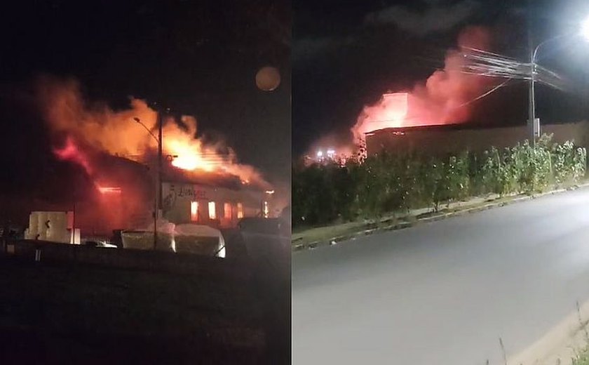 Incêndio ﻿destrói fábrica de estofados e assusta população em Arapiraca