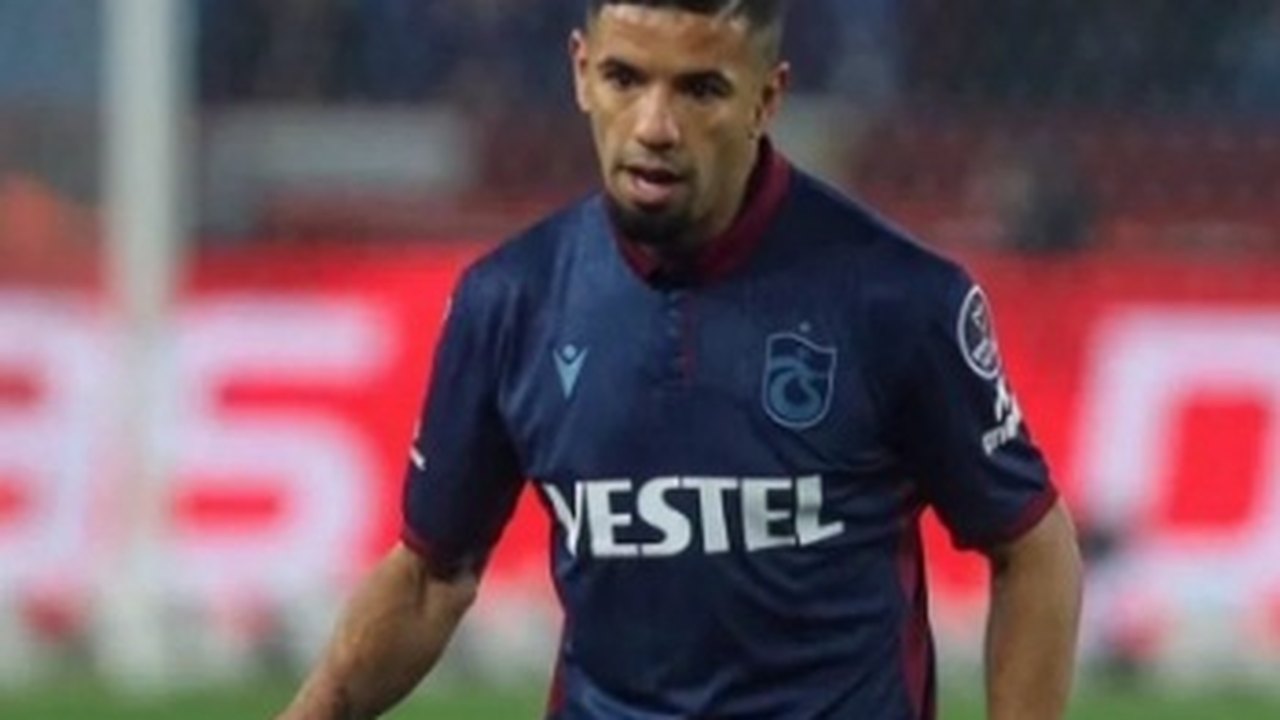 Athletico-PR contrata o lateral-direito Bruno Peres, que passou por Santos e São Paulo