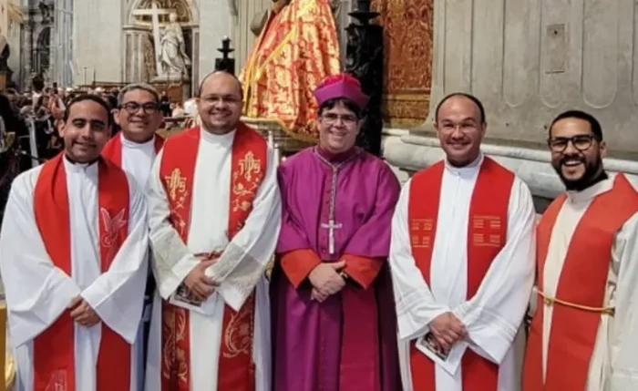 Arcebispo de Maceió vai ao Vaticano e recebe Pálio das mãos do Papa Francisco