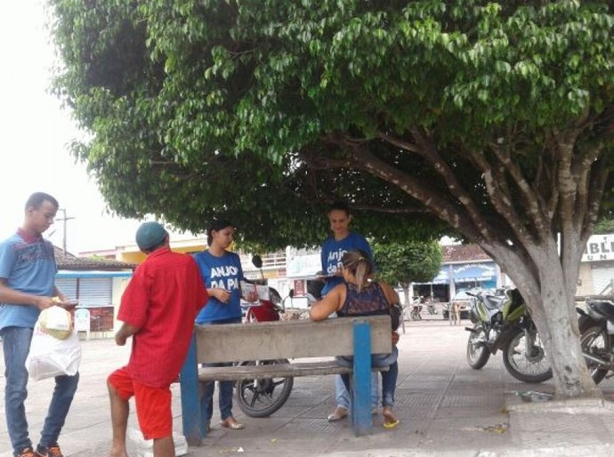 São Sebastião: Anjos da Paz fazem busca ativa de dependentes químicos
