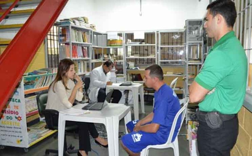 No cárcere: Defensoria Pública visita Casa de Custódia da Capital