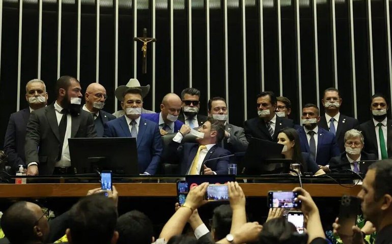 Partidos de esquerda pedem suspensão de deputados do PL por ocupação da Mesa Diretora