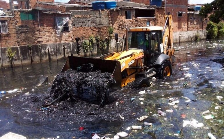 Desenvolvimento Sustentável retira mais de 500 toneladas de detritos do Canal do Papódromo, no Vergel