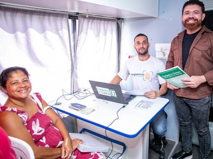 Rota da Cidadania atende 240 pessoas com serviços do Cadastro Único