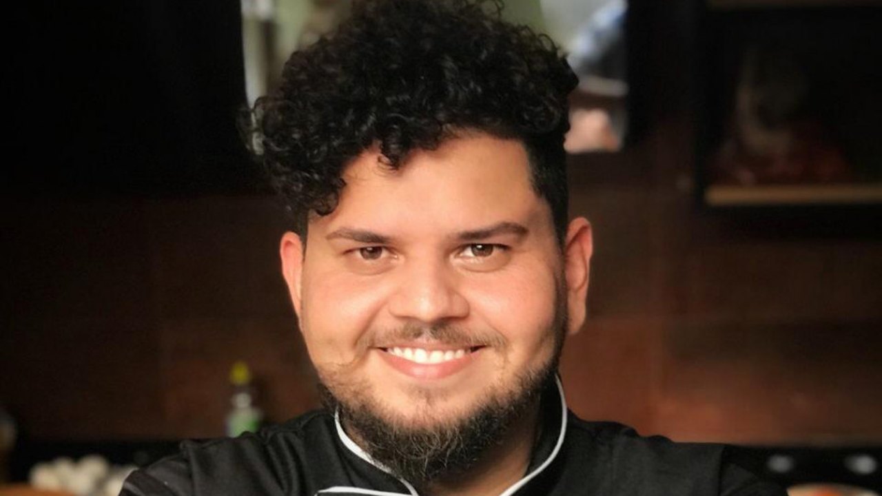 Ancestralidade, uma pitada de mel, dendê e boa dose de talento: Chef Daniel Toledo convida amantes da gastronomia para uma oficina gratuita de culinária afro