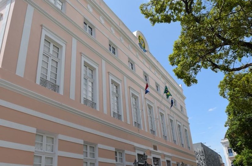 Parlamento da ALE concederá honrarias a médico e procurador do TCE