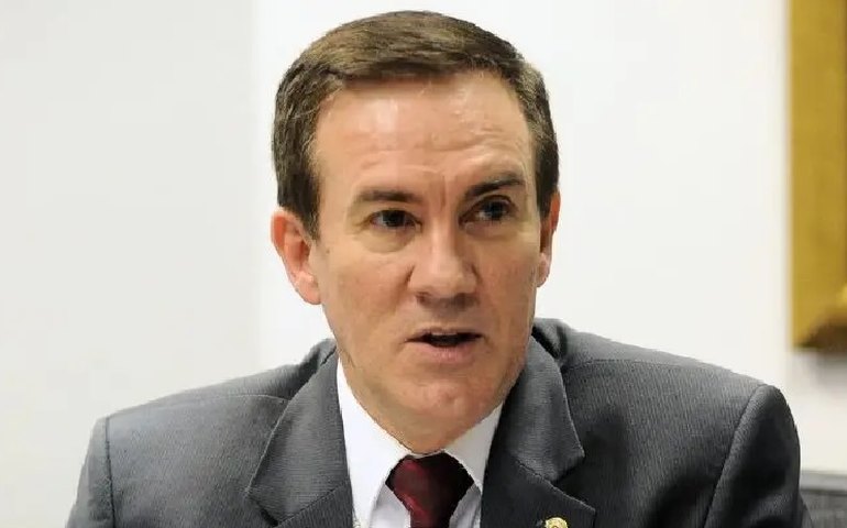 Em SP, subprefeito da Sé defende remover tenda de sem-teto