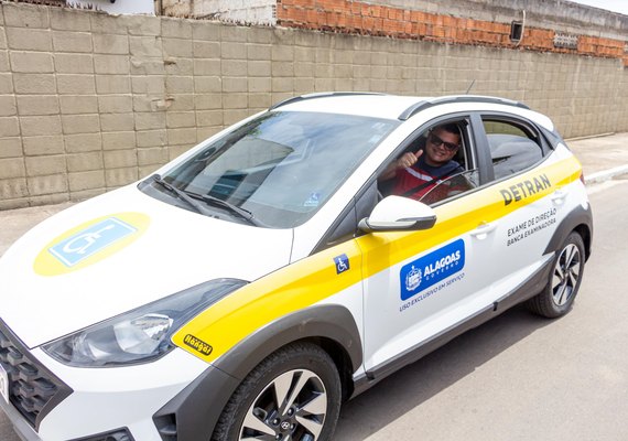 Candidatos PCD realizam prova prática com carro adaptado do Detran Alagoas