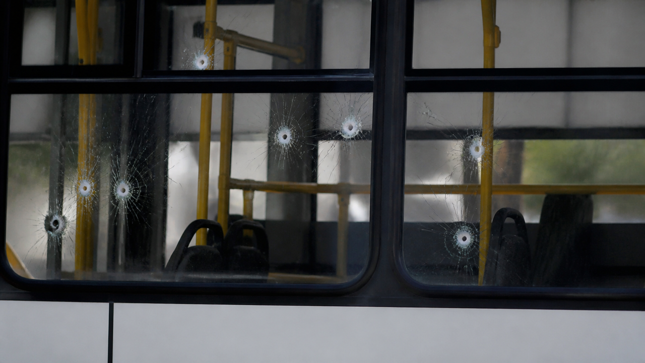 Polícia Militar diz que disparos que mataram passageiro de BRT vieram de criminosos do TCP