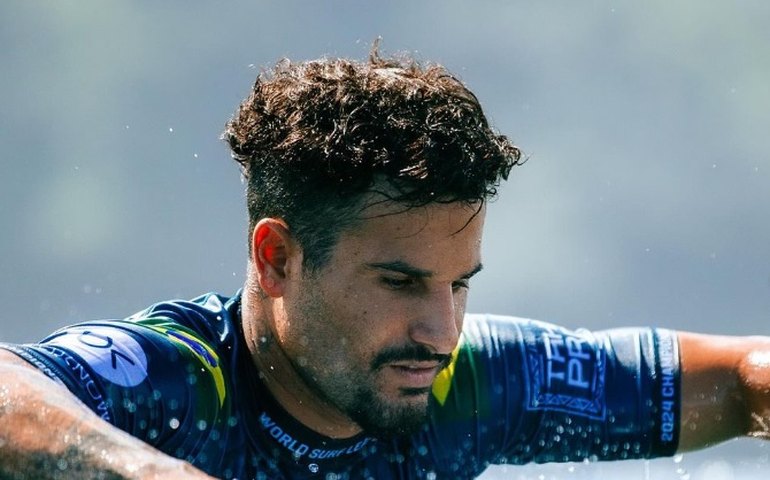 Vitória em Teahupo'o foi a primeira de Italo Ferreira desde o ouro em Tóquio: 'Esperando muito por esse momento'