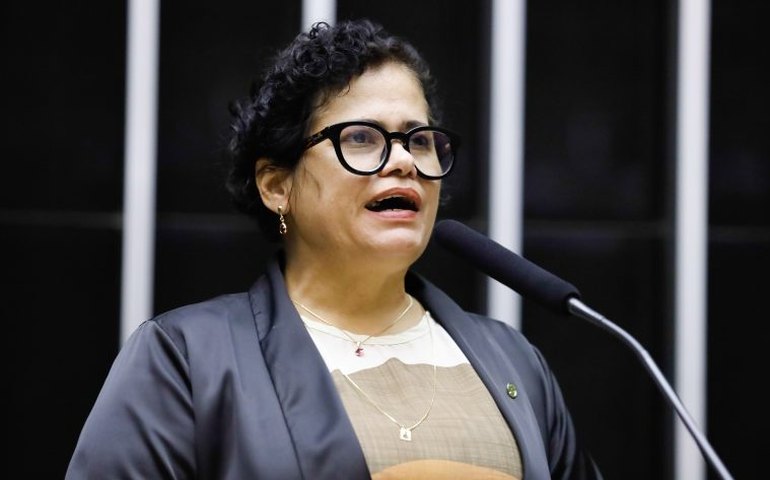 Projeto propõe cota de candidatas proporcionais ao número de mulheres na população