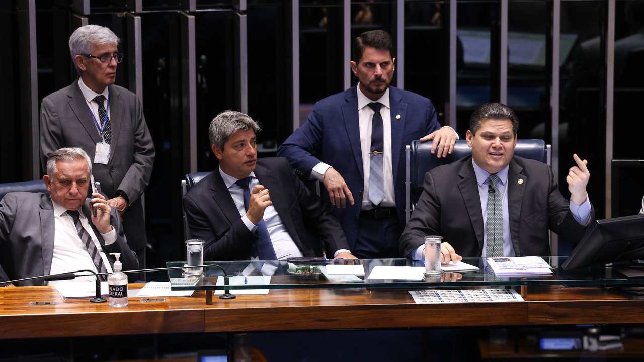 Alcolumbre retira PEC da segurança pública da pauta do Senado