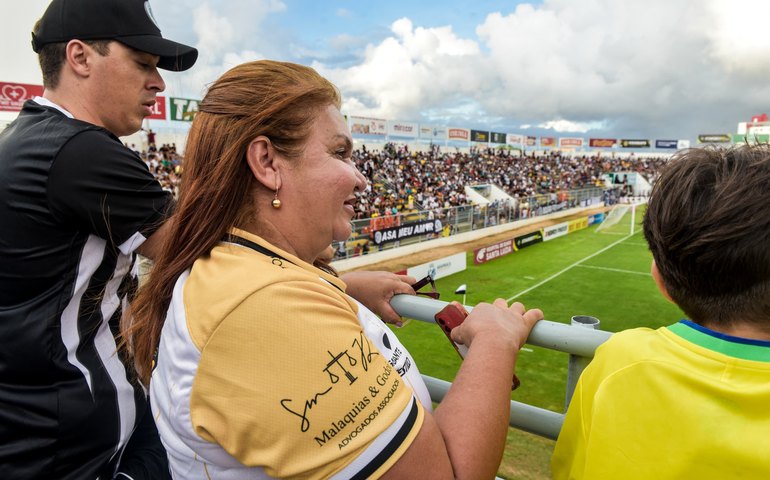 Arapiraca adere à campanha “Não É Não” ao respeito às mulheres no Estádio Municipal