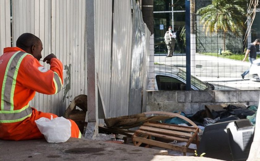 Cancelado debate sobre regulamentação da profissão de trabalhador essencial de limpeza urbana