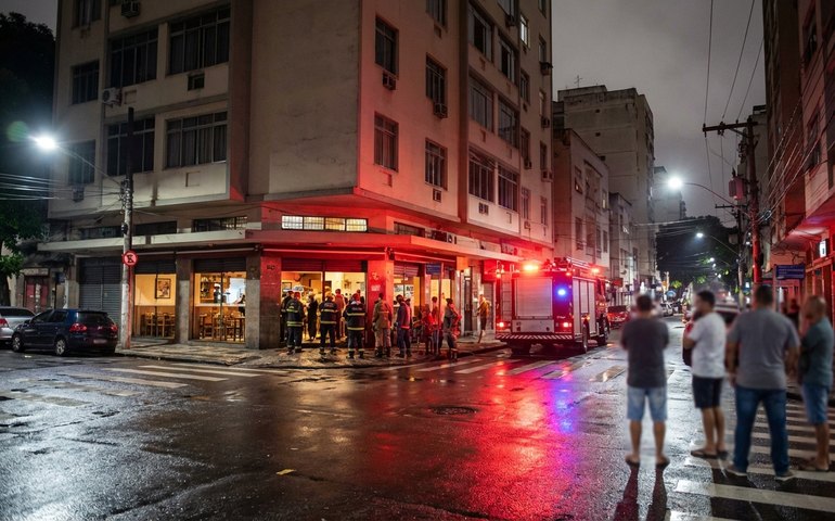 Princípio de incêndio causa pânico em clientes da Peixada Botafogo, no Rio