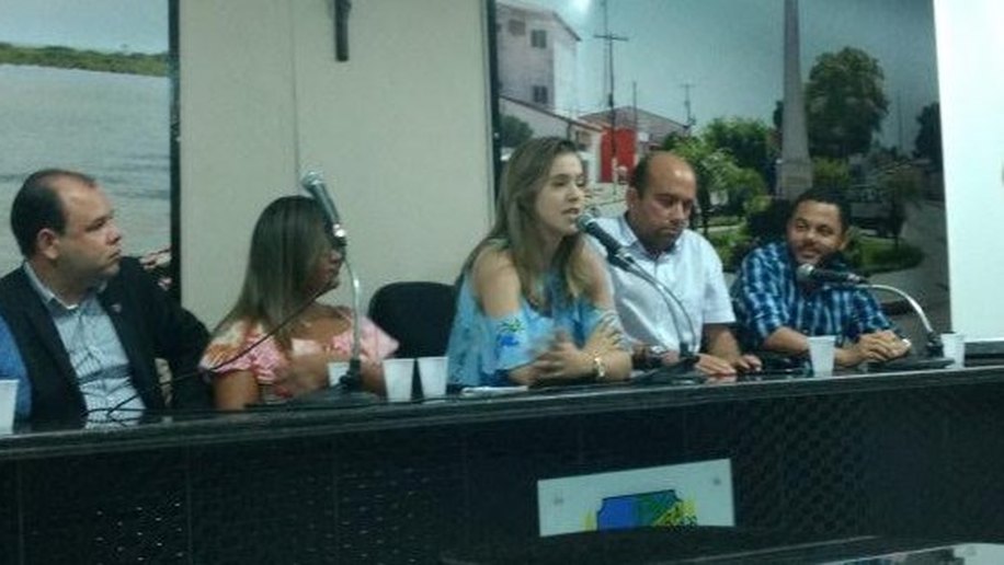 Jovens de Paripueira discutem política e cidadania