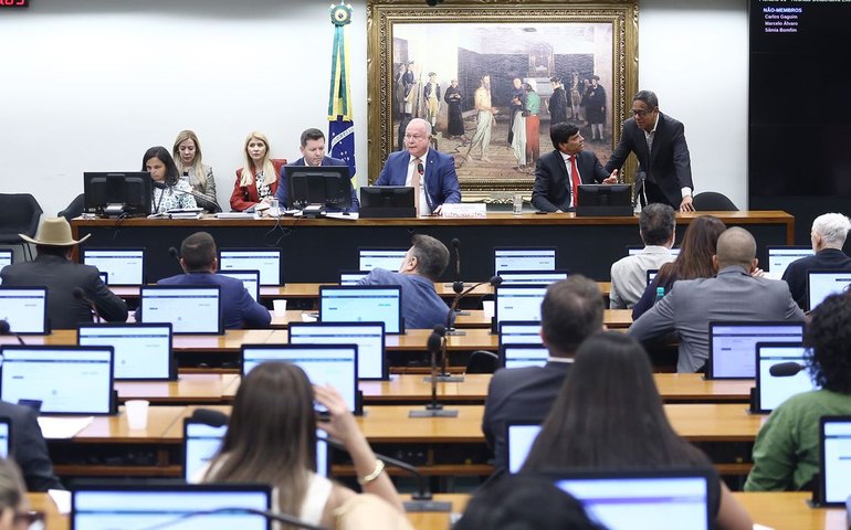 CCJ aprova aumento de pena para aliciamento de crianças na internet