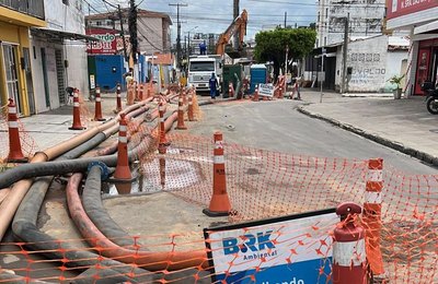 Obras da BRK prejudicam moradores e comerciantes da Jatiúca 