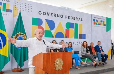 Presidente Lula oficializa reajuste de 9% a servidores e celebra retorno do diálogo