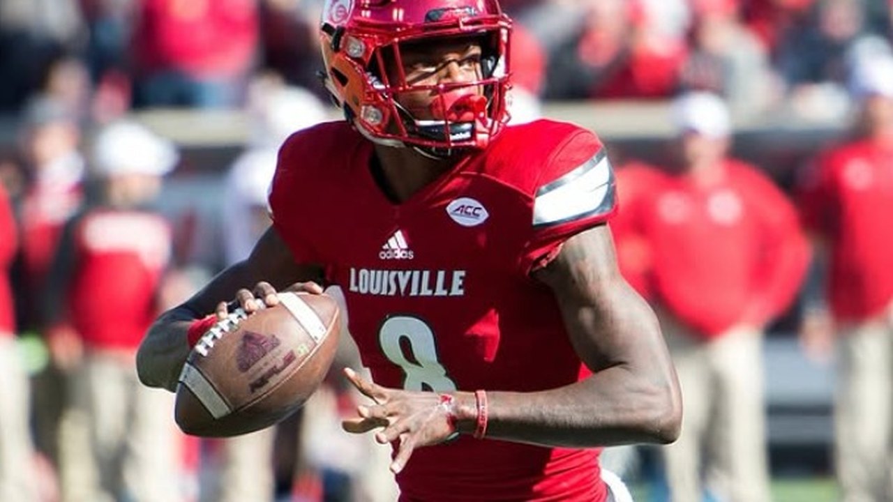 Empolgado com jogo da NFL no Rio, Lamar Jackson se arrisca até no português em coletiva: 'Sou genuíno'