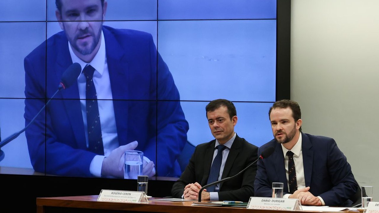 Ministro rebate oposição e diz que trabalhador paga menos impostos no país
