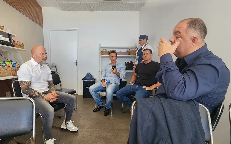 Diretoria do Flamengo é criticada por não se pronunciar sobre agressão de preparador físico a Pedro: 'Bizarro'