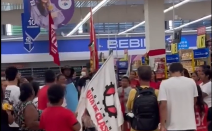 Protesto do MLB ocupa supermercado em Maceió na tarde deste sábado
