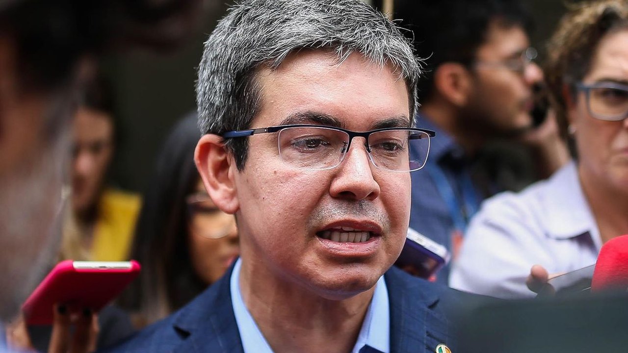 Randolfe protocola pedido para afastamento de Anderson Torres
