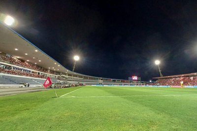 Secretaria de Esportes entrega novo sistema de iluminação do Estádio Rei Pelé