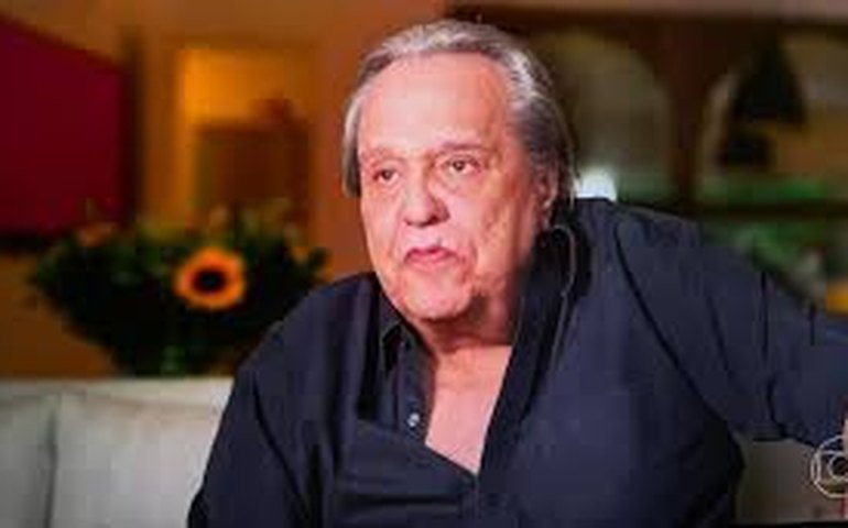 Morre Dennis Carvalho, diretor de 'Vale Tudo' e 'Dancin Days', aos 78 anos