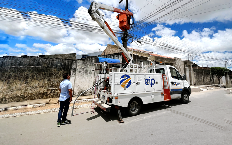 Iluminação de Arapiraca realiza força-tarefa para evitar luzes de postes acesas durante o dia