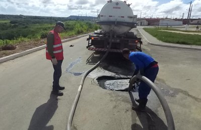 Prefeitura de Marechal realiza limpeza de galerias e rios no Gislene Matheus, Barra Nova e Rio Estiva 