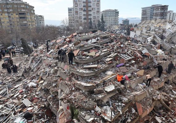 Como é a procura por sobreviventes nos escombros de terremotos. Veja em gráficos