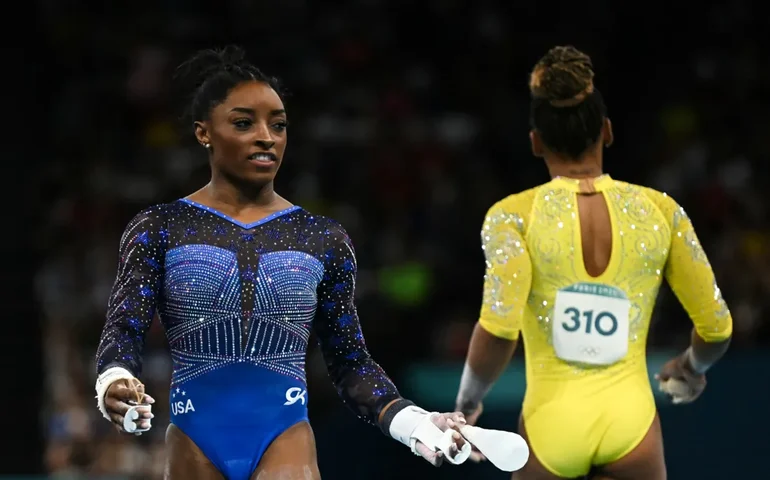 Rebeca vence Biles, mas fica fora do pódio na trave na Olímpiada de Paris