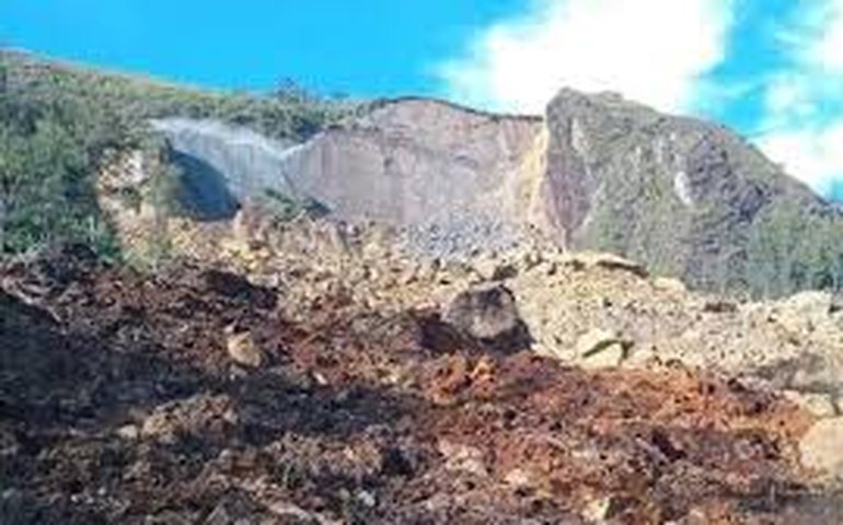 'Tenho 18 familiares soterrados': moradora de vilarejo na Papua-Nova Guiné destruído por deslizamento relata impotência