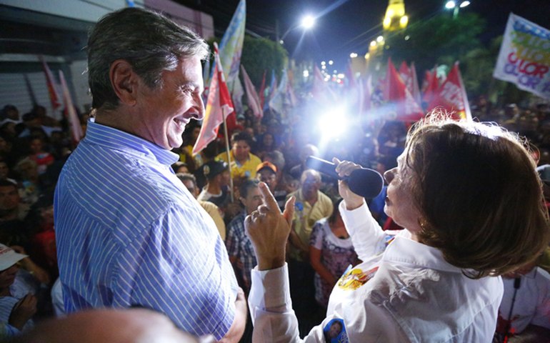 Fernando Collor percorre Alto Sertão e recebe apoio da população