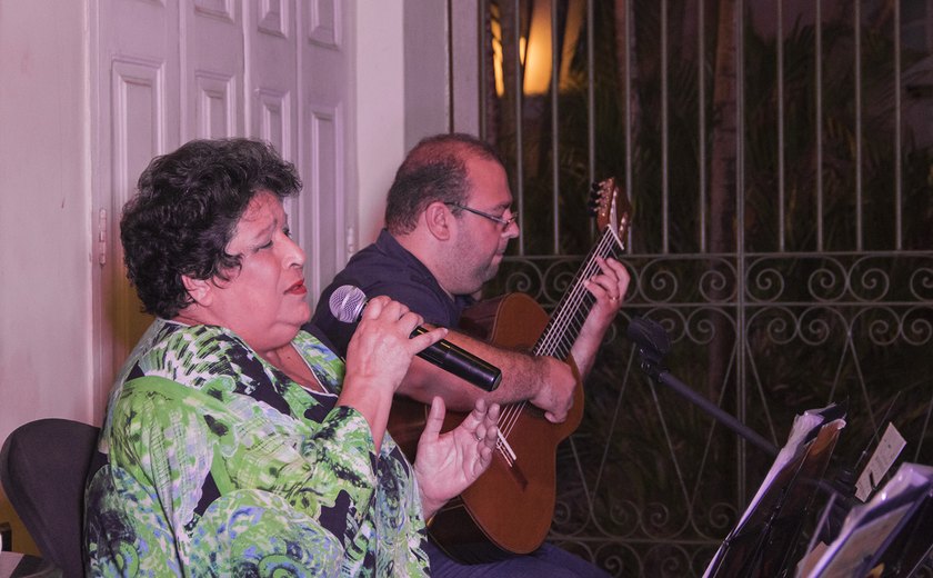 Wilma Miranda, Leureny Barbosa e Wilbert Fialho fazem show no Café da Linda