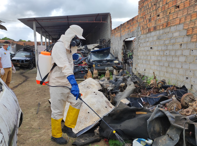 Prefeitura de Penedo realiza borrifação de larvicida como técnica de combate à dengue