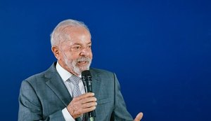 Presidente teria se sensibilizado com mudança na data do evento, mas orientou auxiliares a não confirmarem sua presença
