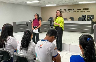 Juíza Lívia Matos conscientiza estudantes da rede pública contra violência doméstica